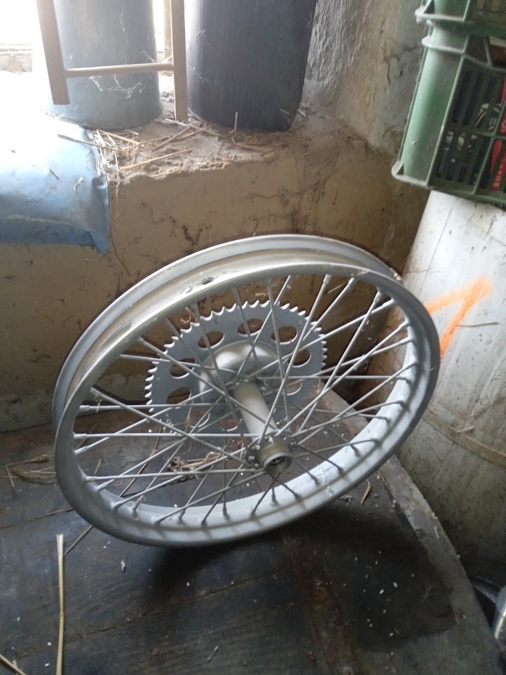 Zadní kolo JAWA 550