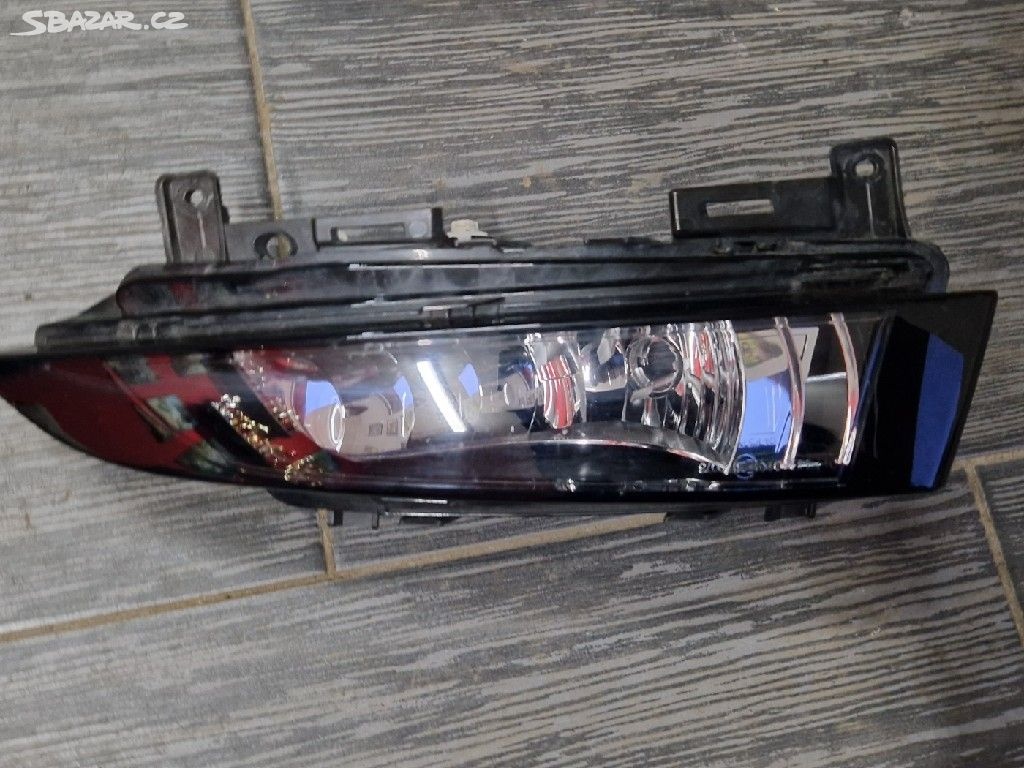 Mlhovka Škoda Scala 657941700 Pravá