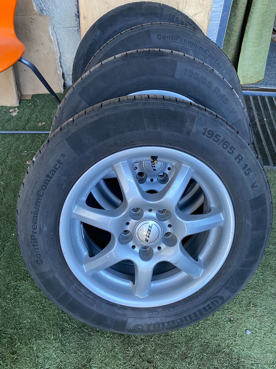 4ks ALUKOLA VW, ŠKODA, 6 1/2Jx15, ET 38 + 195/65 R 15 LETNÍ