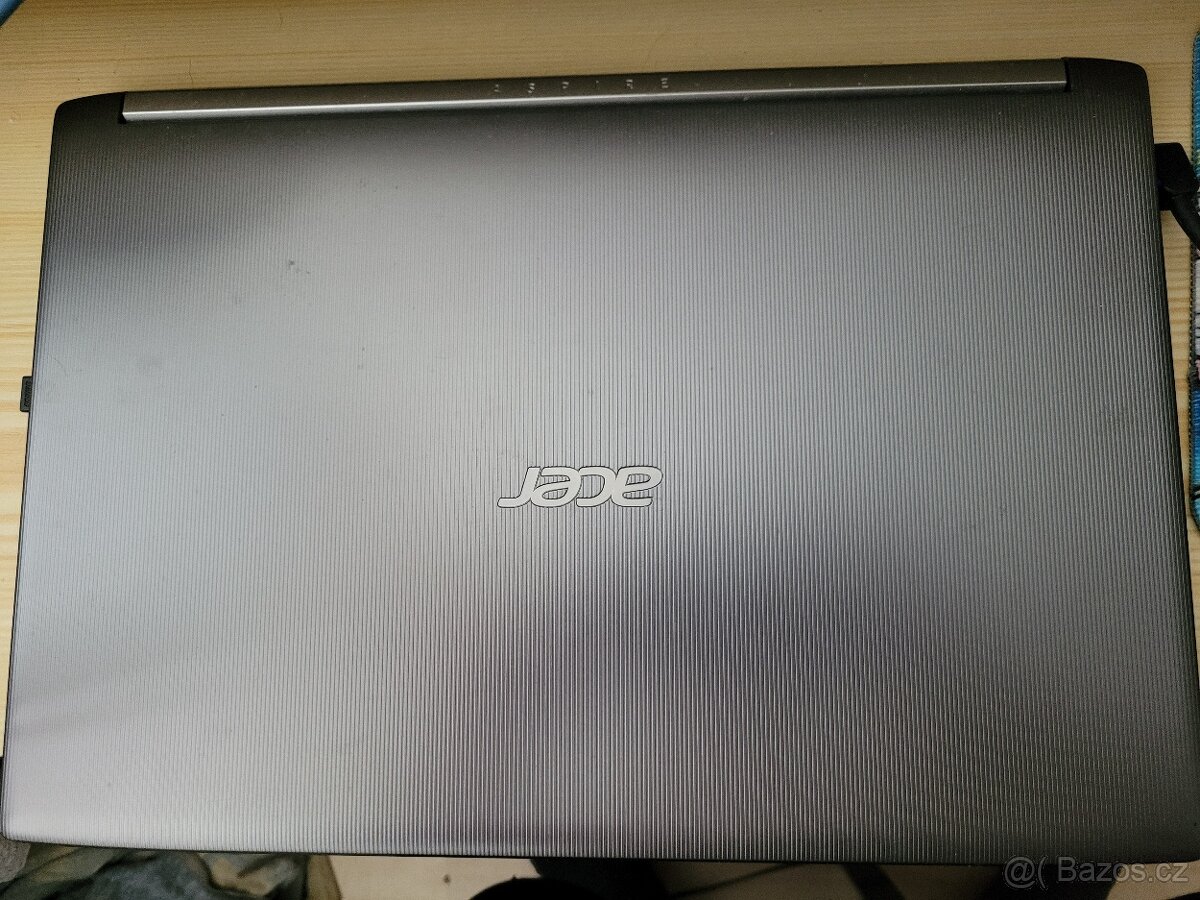 Prodám starší notebook