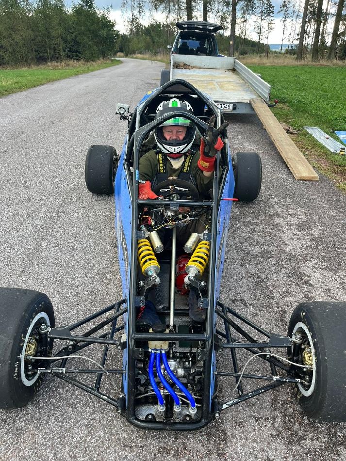 Kart jezdeny na zavodech do vrchu Maverick Rescue Cup