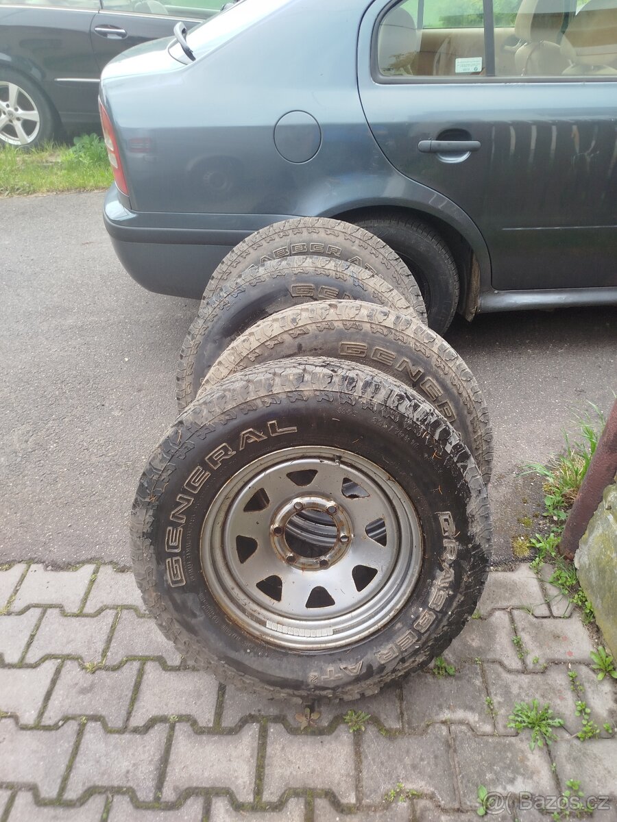 235/70 R16 General Grabber AT2