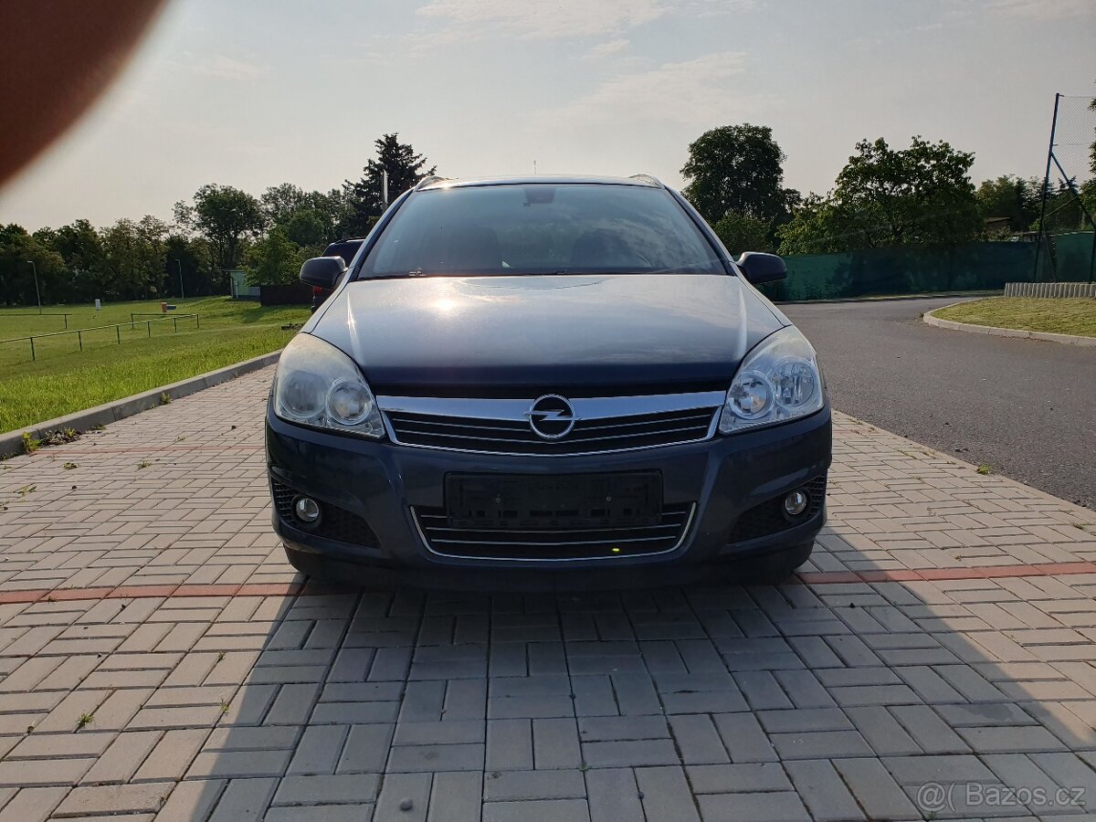 Opel Astra kombi 1.6i benzín