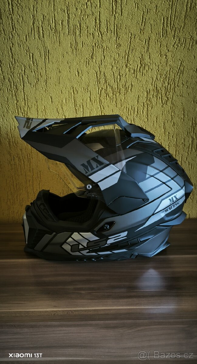 Moto přilba