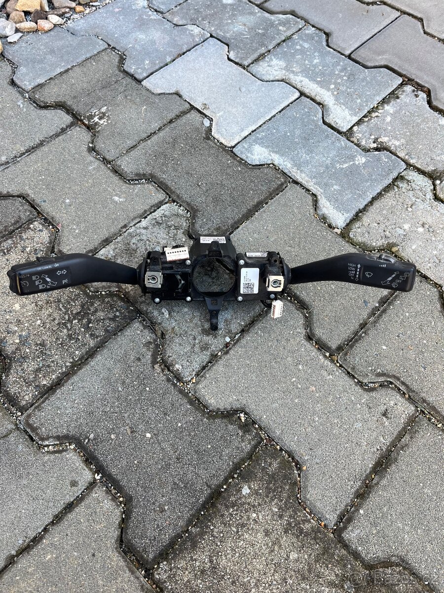 Páčka stěračů a blikačů Škoda Octavia 2