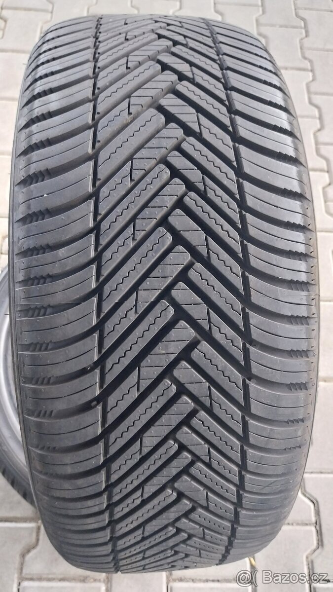 Prodám 2 x celoroční pneu Hankook 225/40/19