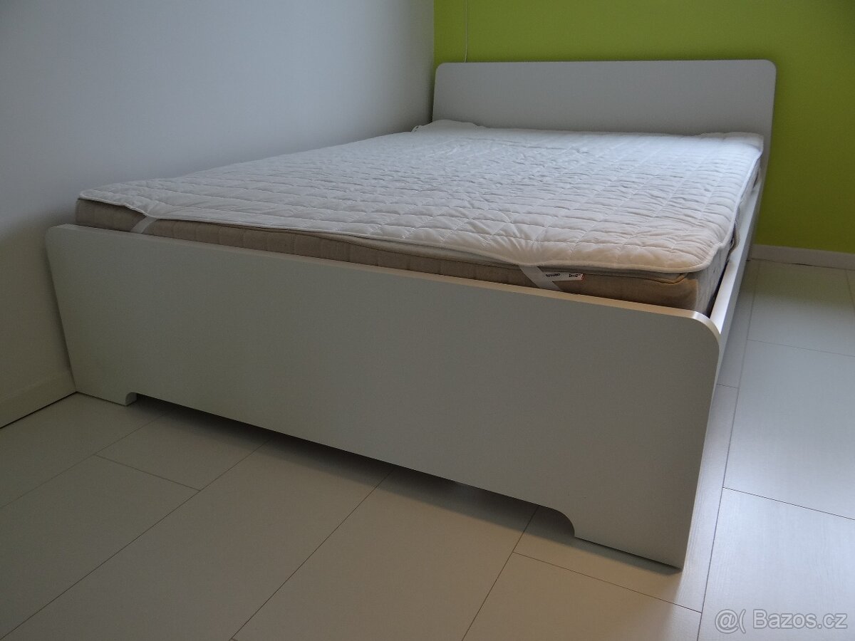 Postel IKEA ASKVOLL 140 x 200 cm včetně lamelového roštu
