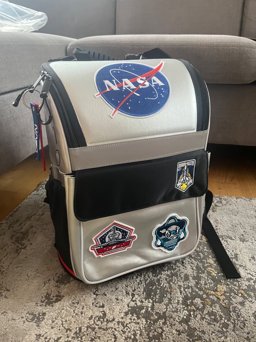 Nová školní taška Baagl NASA
