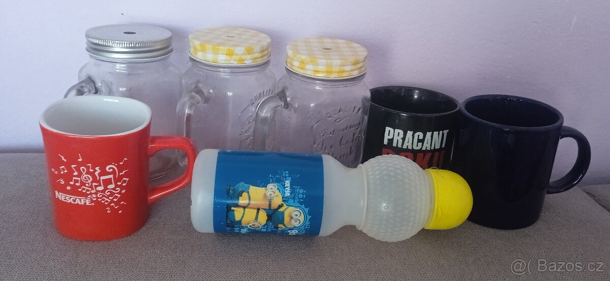 Sklenice 3x, hrnky 3x, lahev na piti