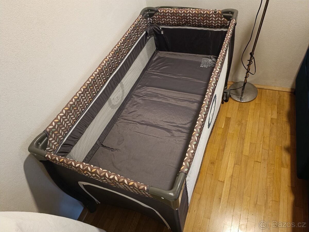 Cestovní postýlka