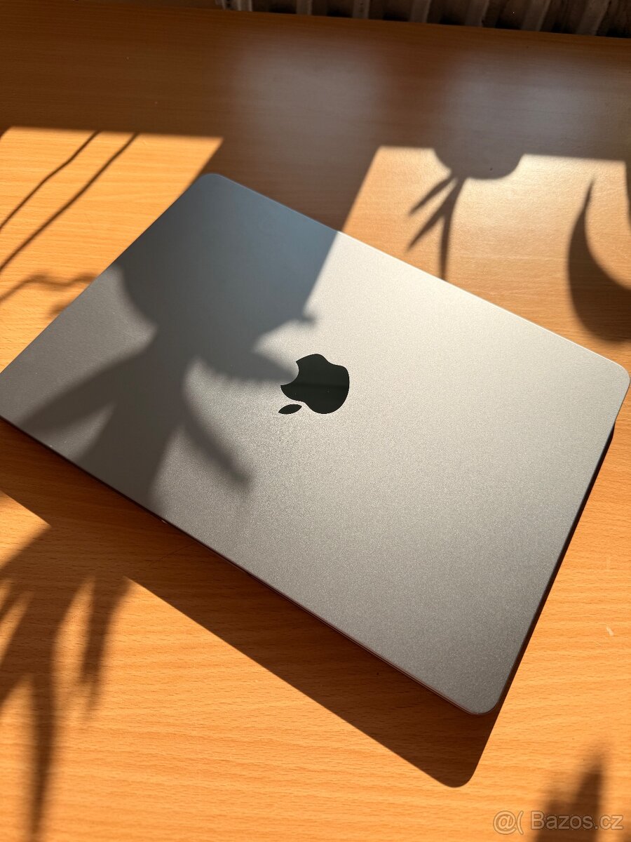 Apple MacBook Air M2, 256 GB/8 GB Ram, Málo používaný