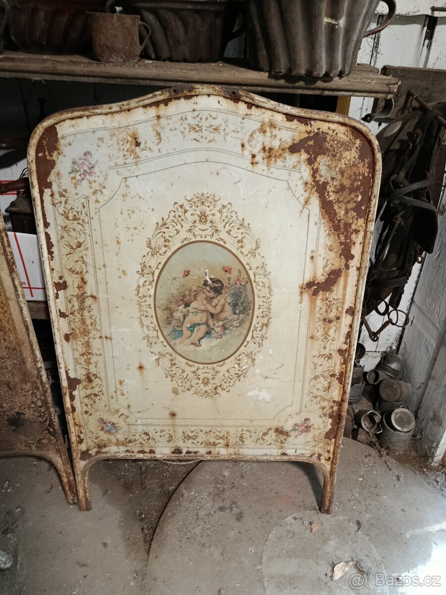 Starožitné kovové čelo dětské postele s malbou andělíčků