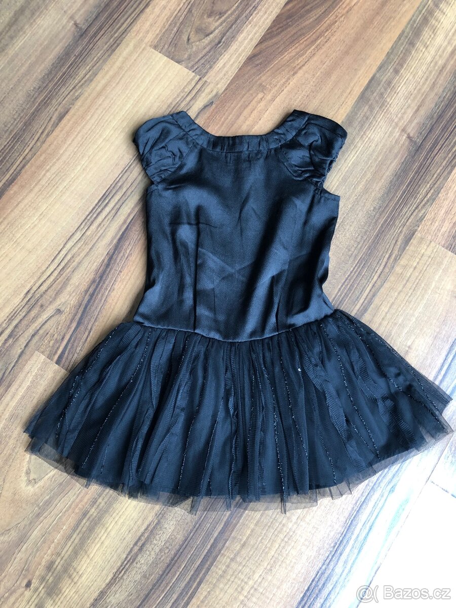 Společenské šatičky