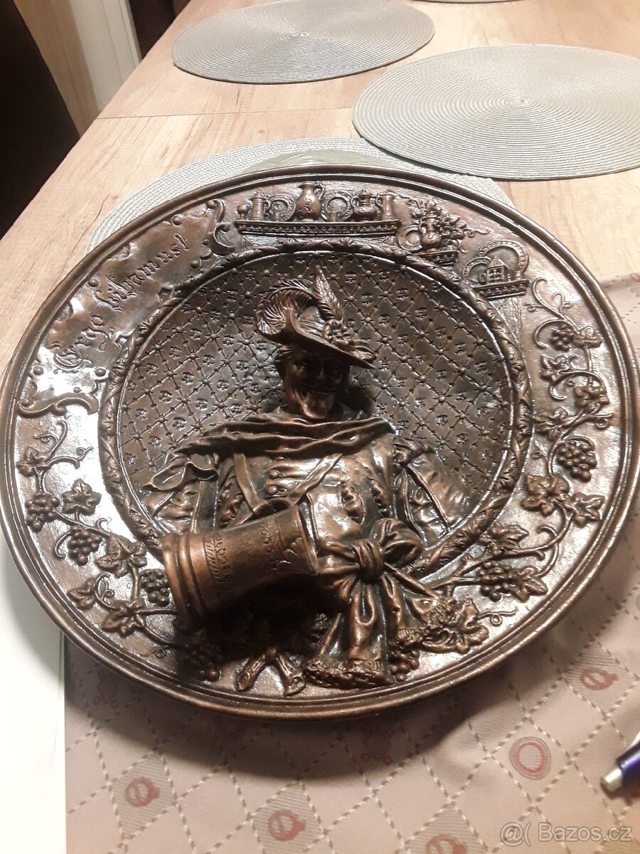 Velky dekorativni talir-stav