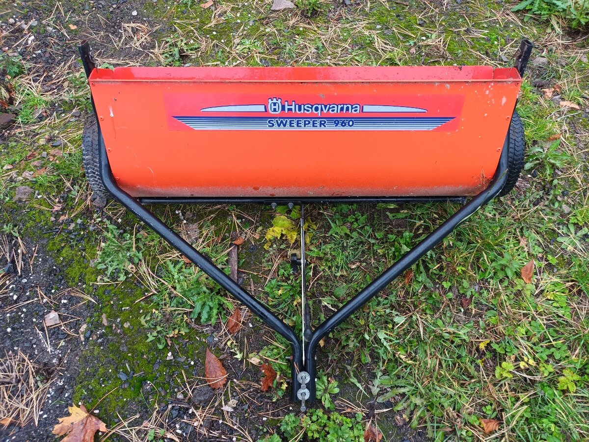 Sběrač trávy a listí Husqvarna sweeper 960