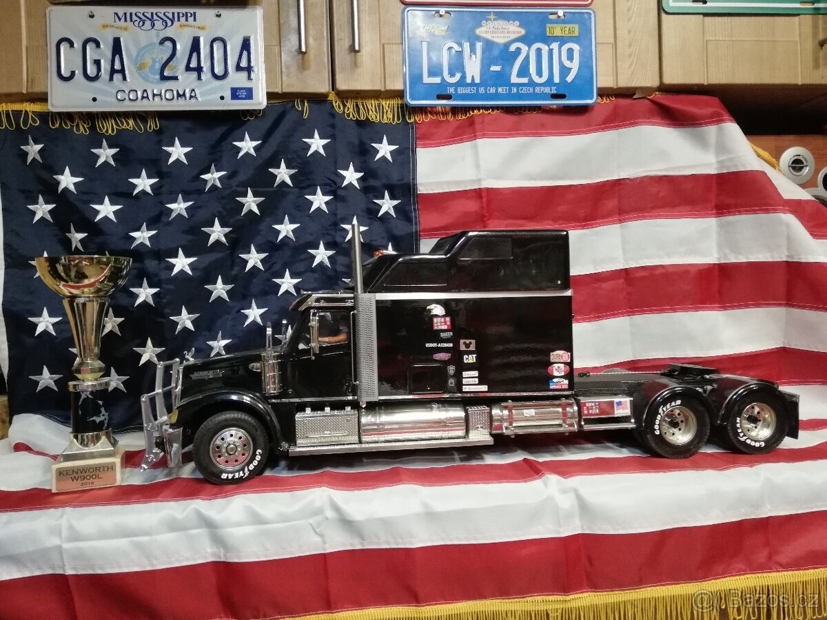 Kenworth W 900L 1:14
