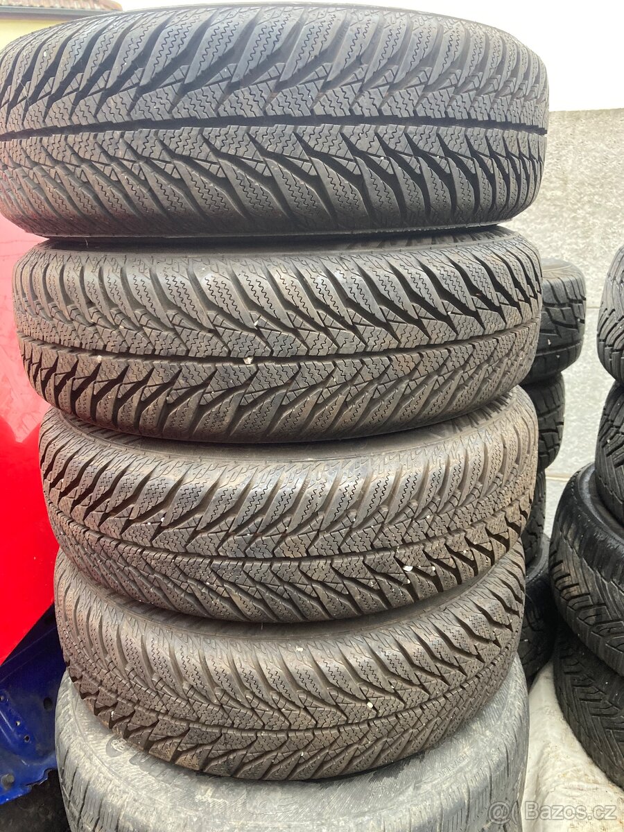 Zimní. Pneumatiky 155/65R14 i s diskama