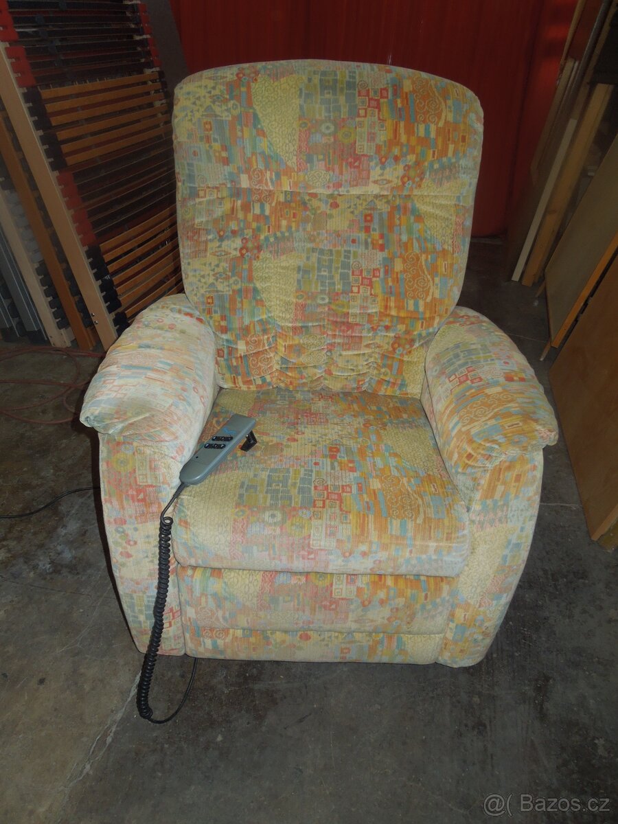 křeslo polohovací elektricky ovládané