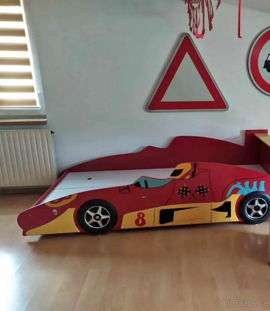 Detska dřevěná postel auto