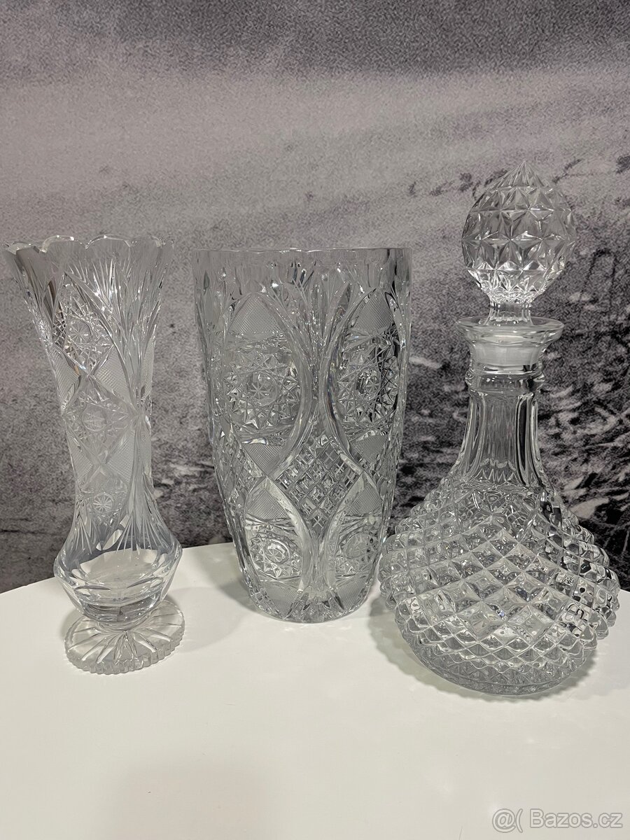 Broušené vázy a karafa