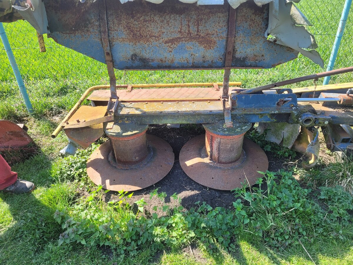 Dvoububnová sekačka za traktor