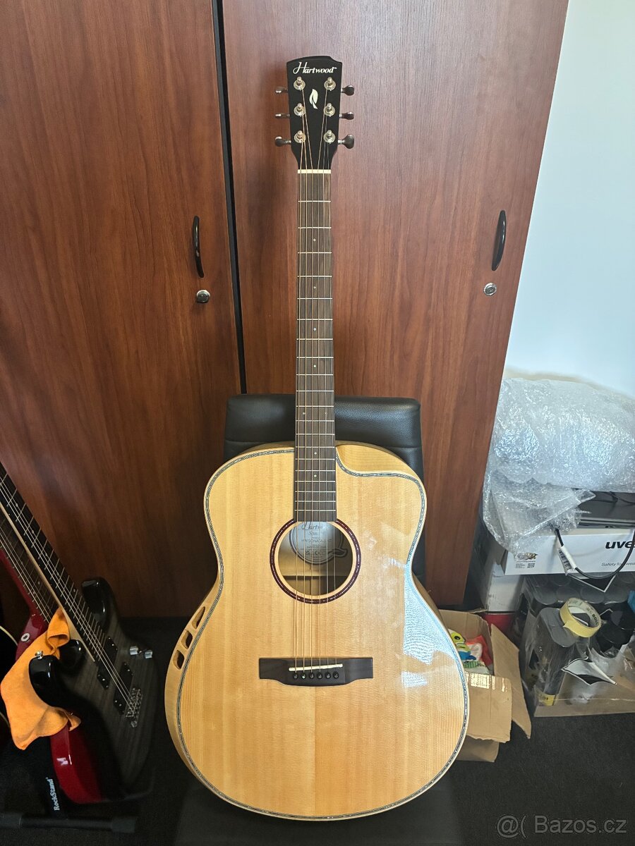 Kytara Hartwood