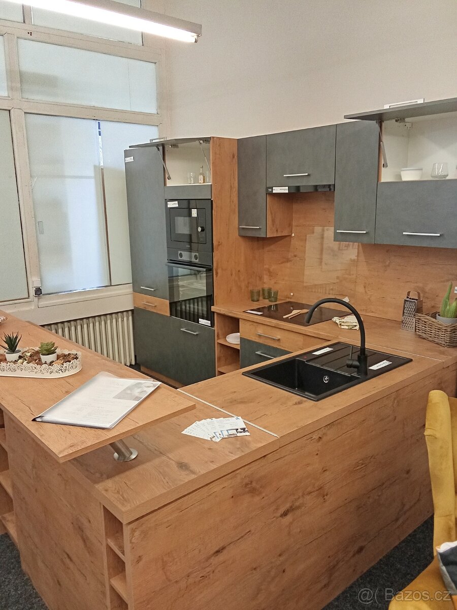 Kuchyňská linka - poslední kus z výstavy