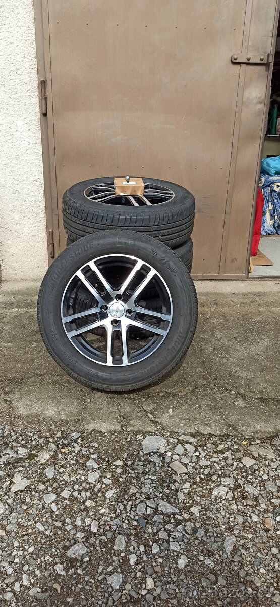 Litá kola s letními pneu 205/60 R16