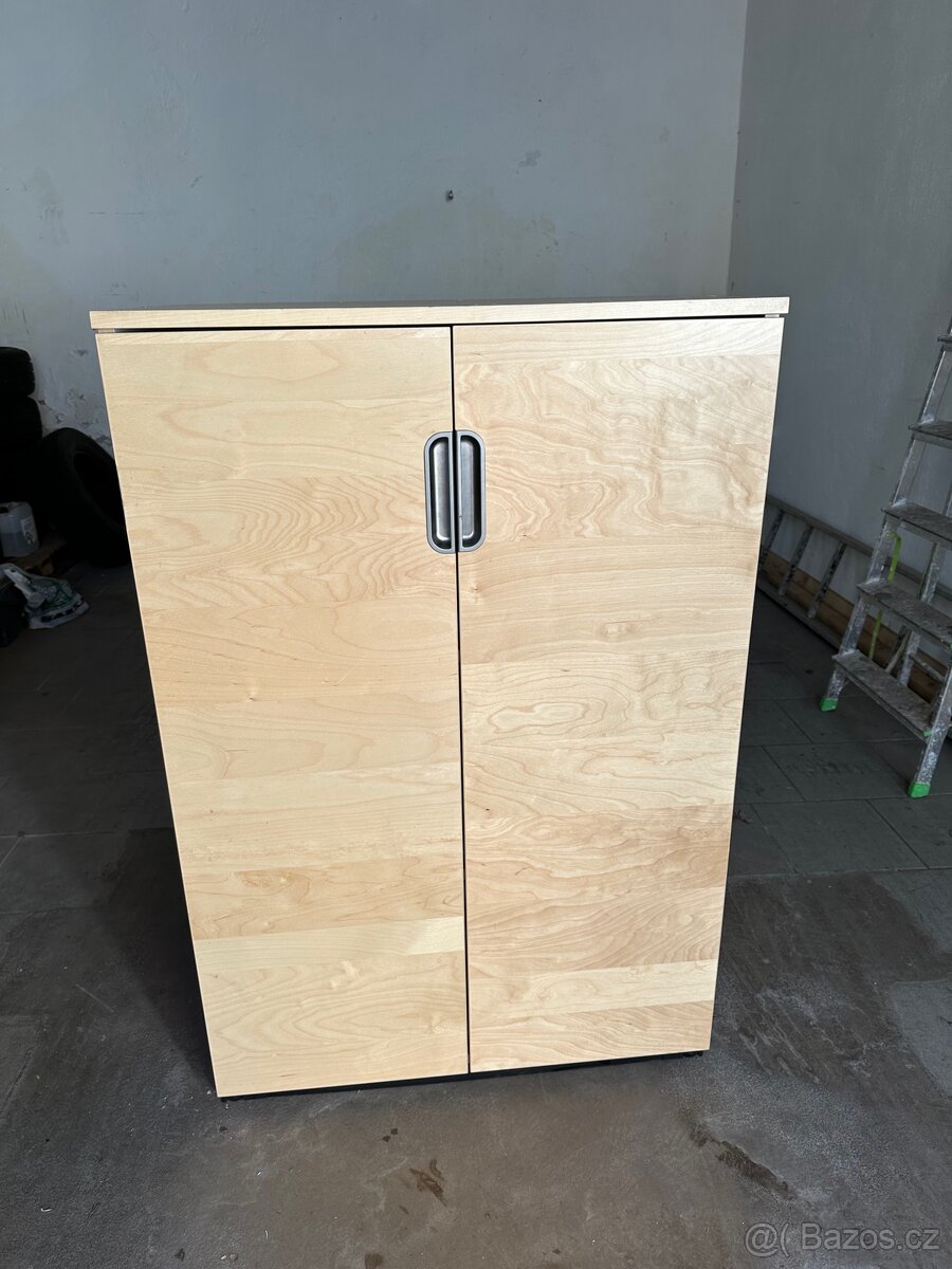 Skříň policová z IKEA