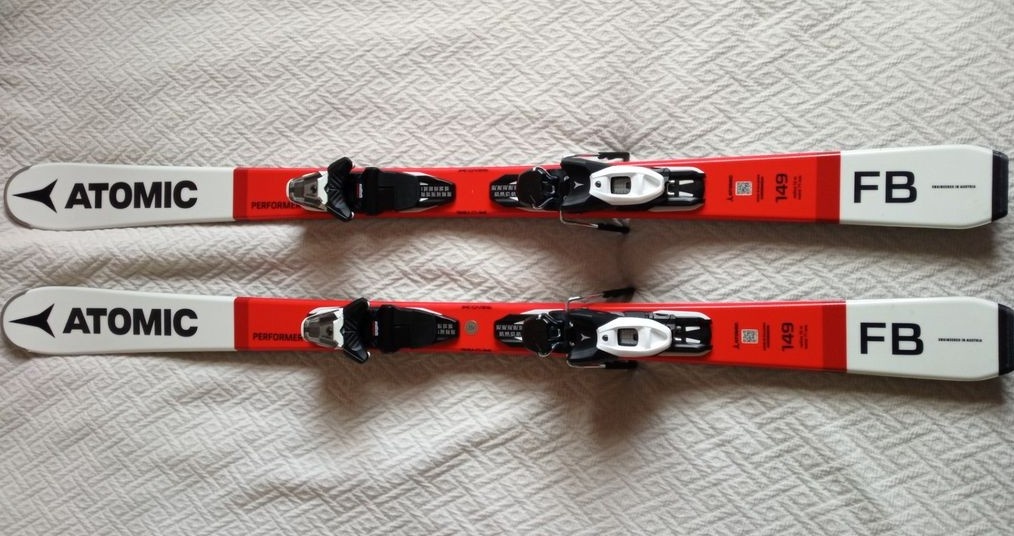 Nové značkové lyže ATOMIC Performer FB 149cm + vázání M 10