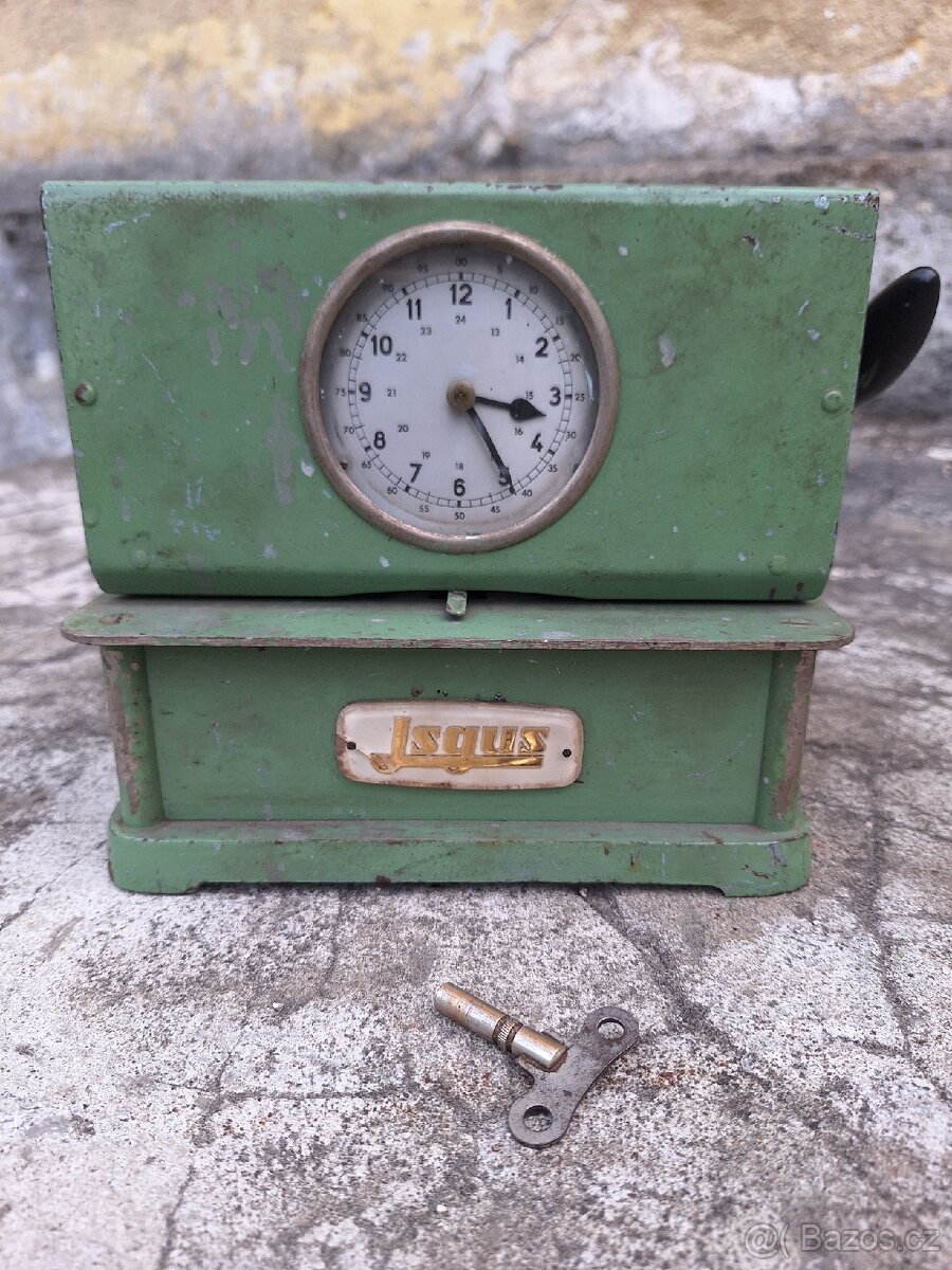 Staré mechanické píchací hodiny