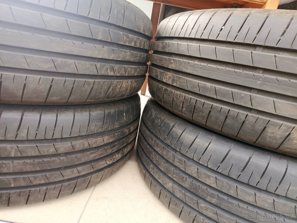 PRODÁM letní pneu Bridgestone T005A 215/55 R18