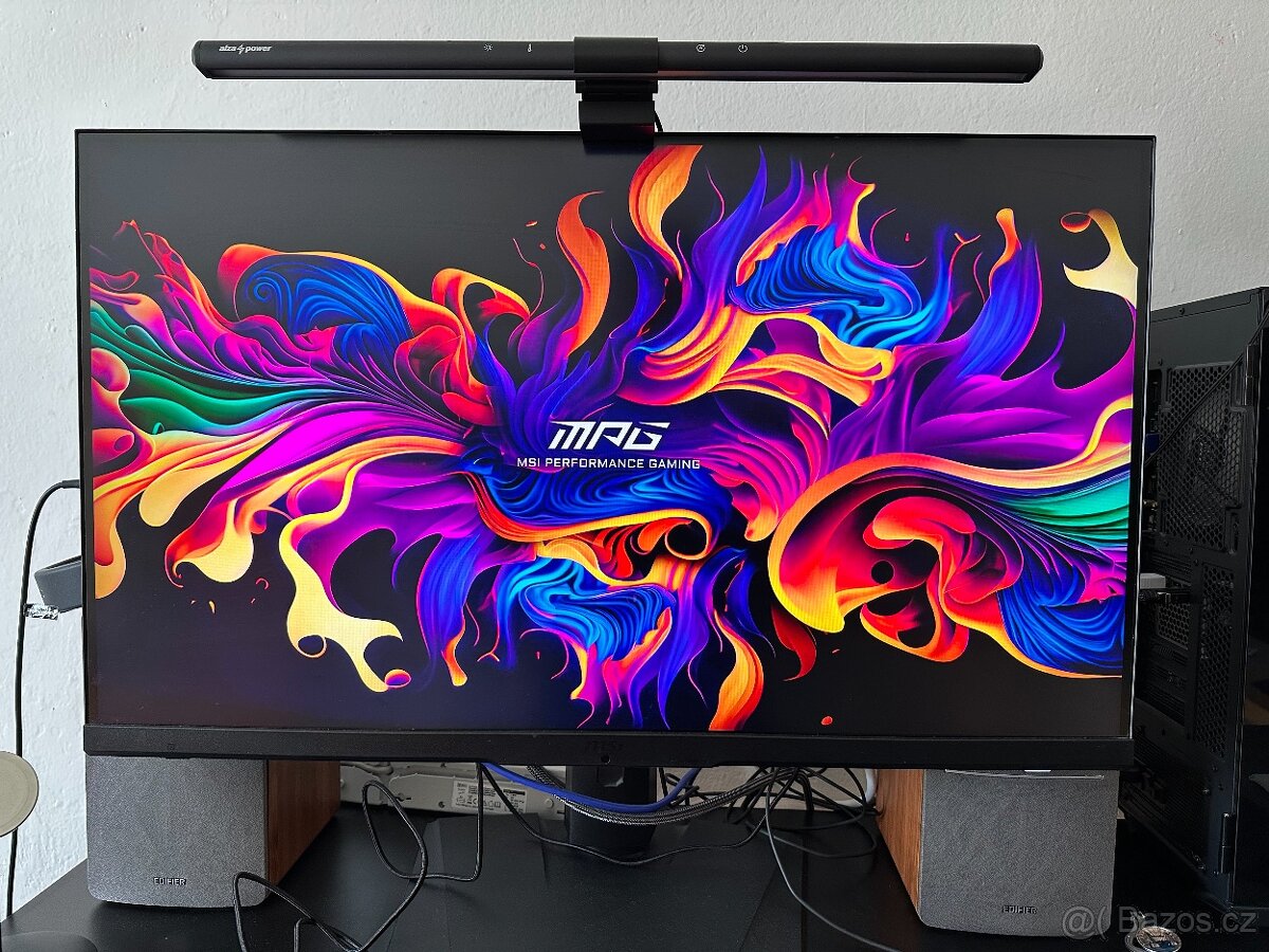 LCD monitor Quad HD 2560 × 1440