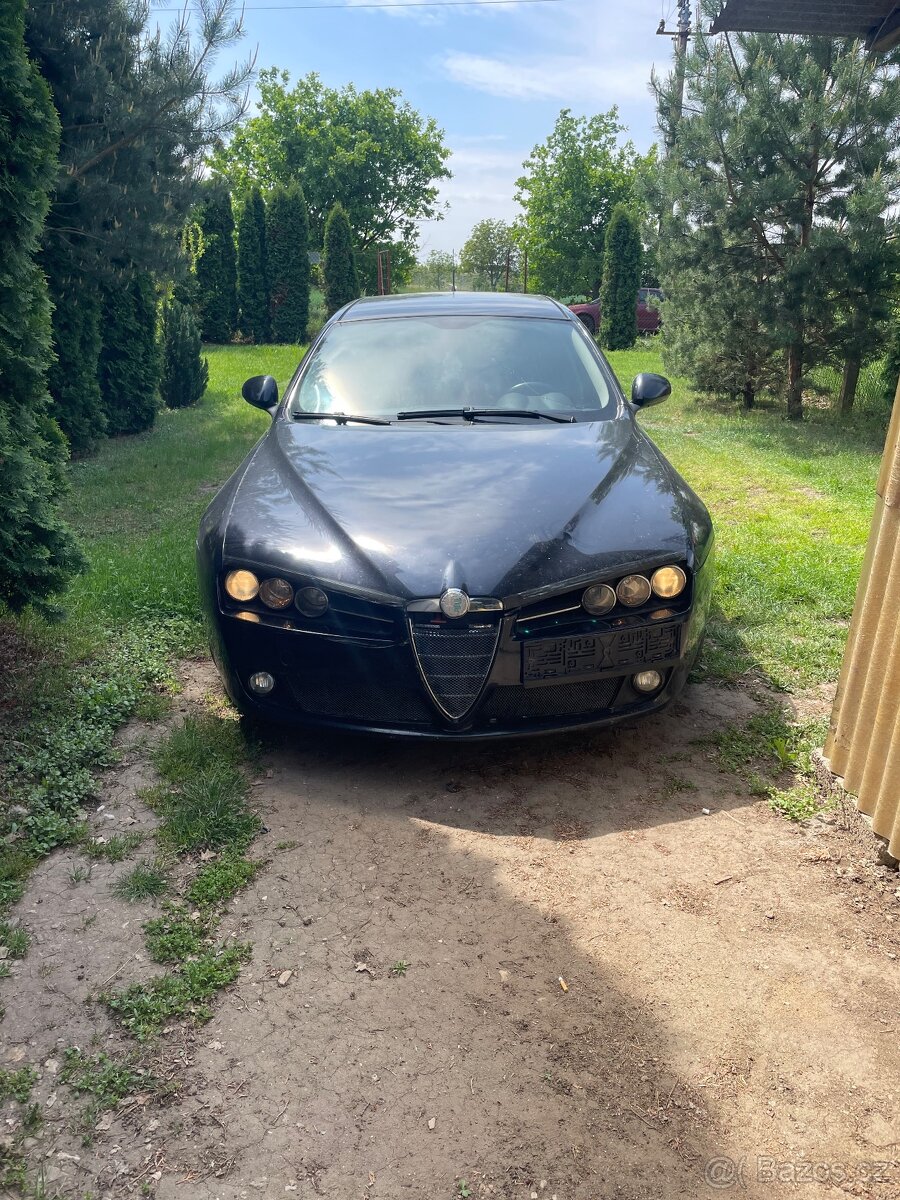 Prodám náhradní díly na Alfa romeo 159 1.9jtd