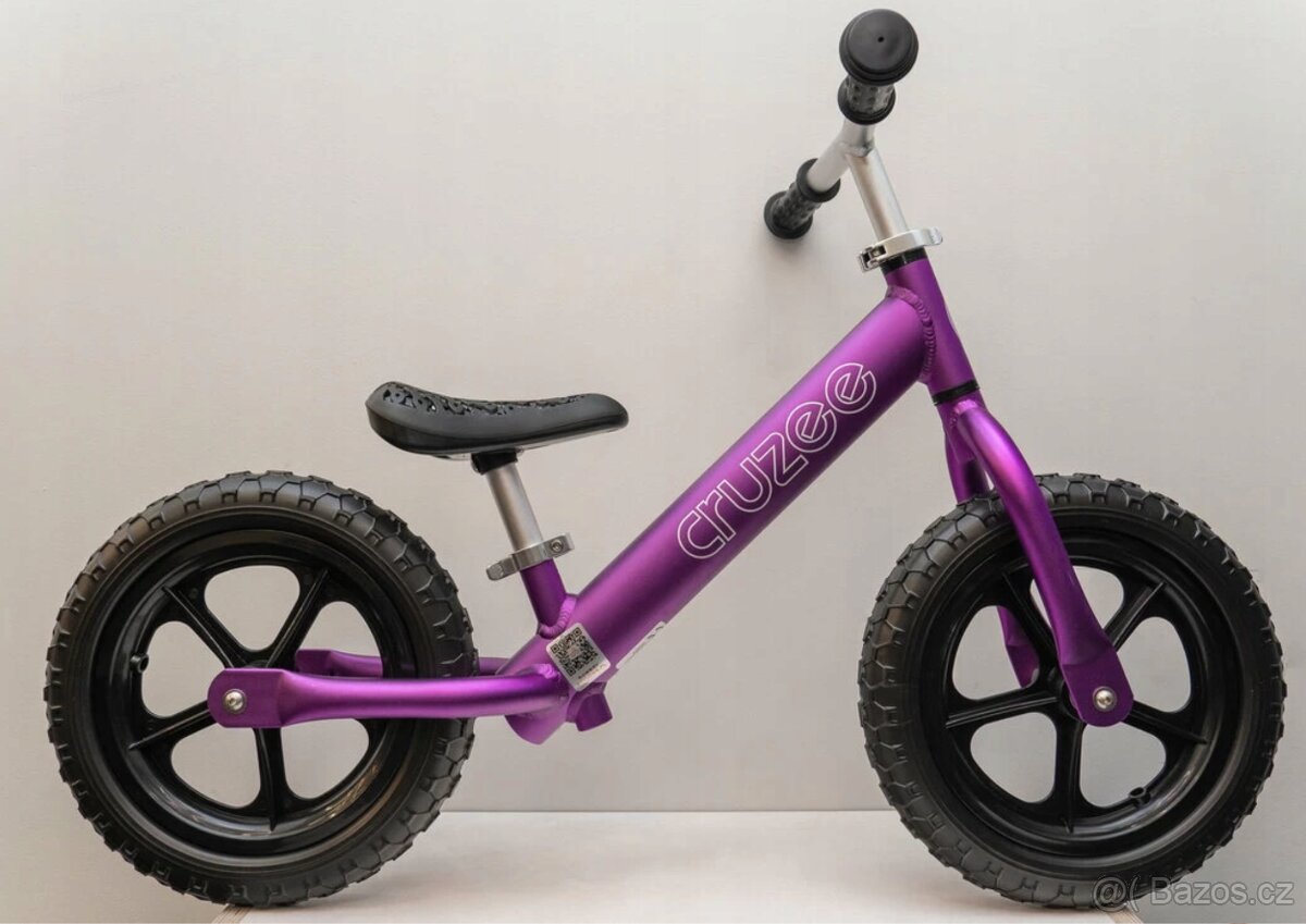Odrážedlo CRUZEE 12" Černá kola Fialová
