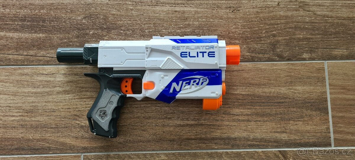 Pistole Nerf Retaliator Elite 2011