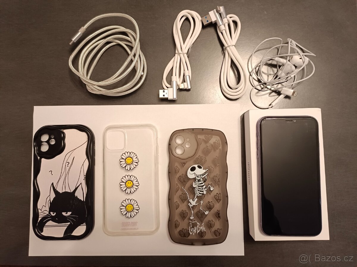 iPhone 11 s příslušenstvím