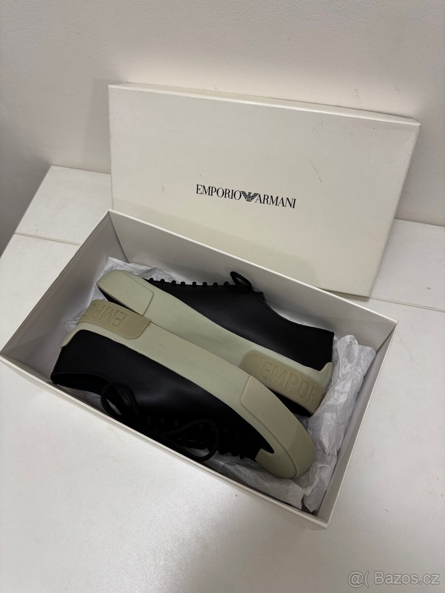 Emporio Armani vel 43 nove