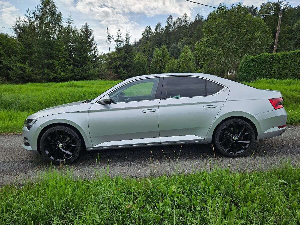 Superb 3 facelift rv2020 naj 105 tis.km ČR metrix