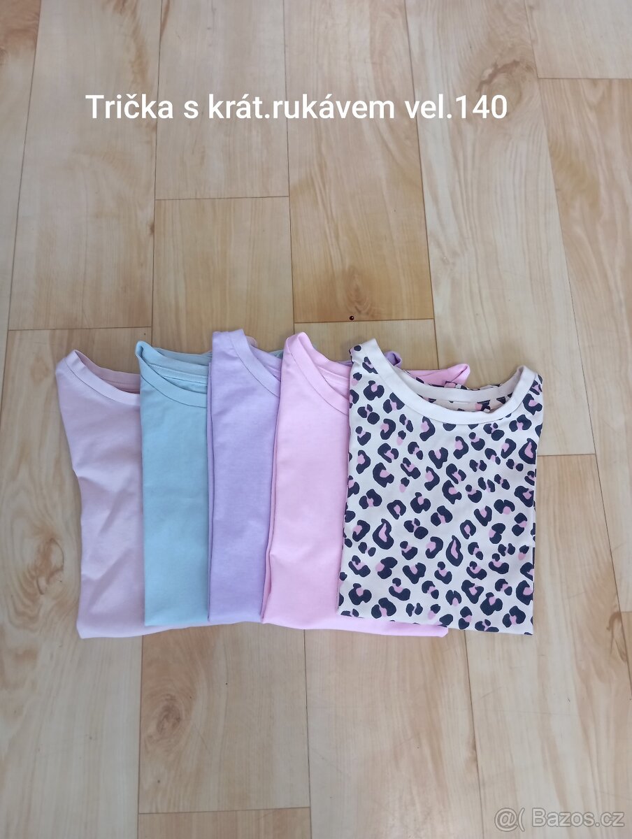 Mix dívčího oblečení