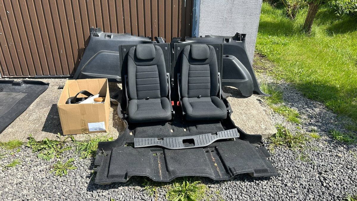 Kompletní třetí řada sedaček Ford S-max
