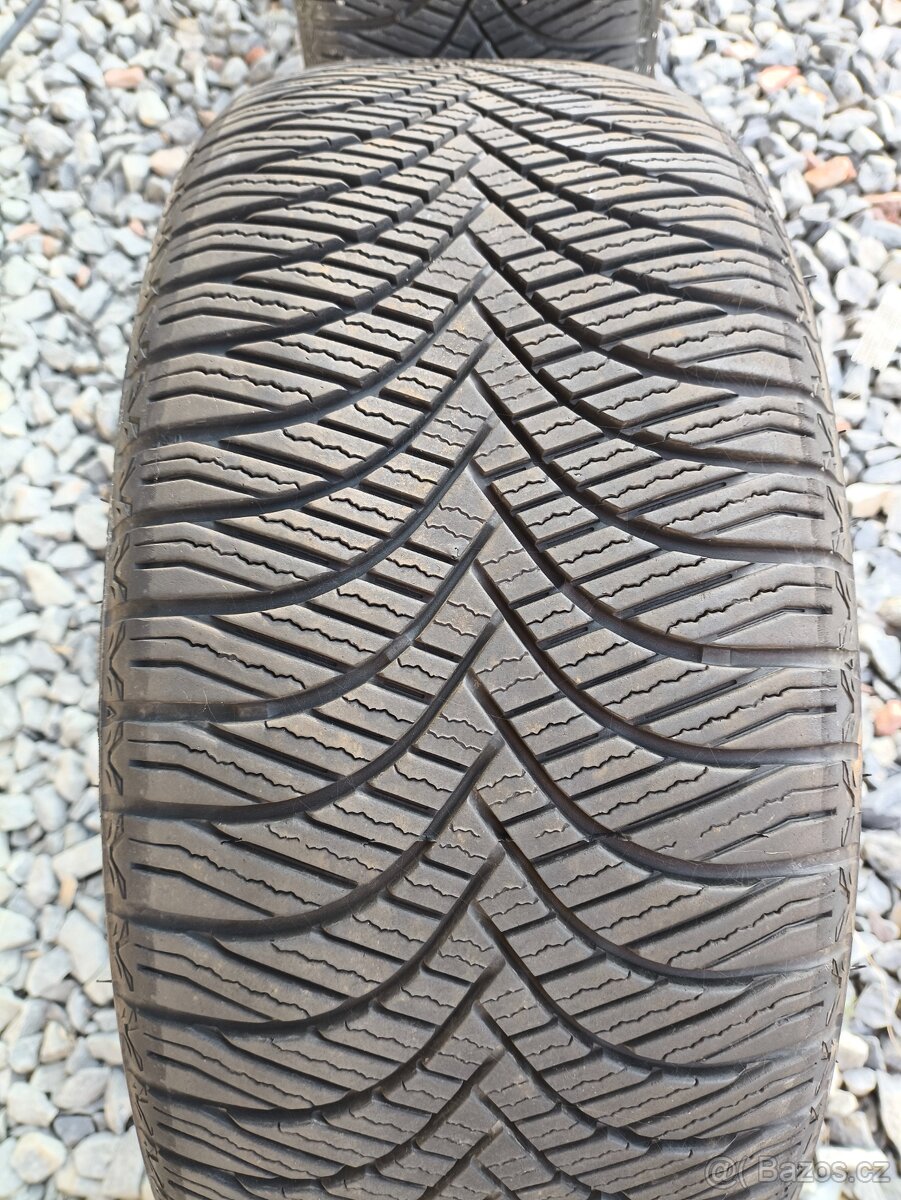 Celoroční pneu 225/40 R18 6-7mm