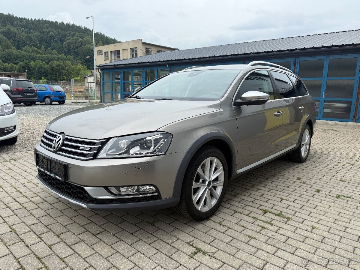 VW PASSAT 2.0 TDi DSG 4x4 ALLTRACK XENON KAMERA TAŽNÉ
