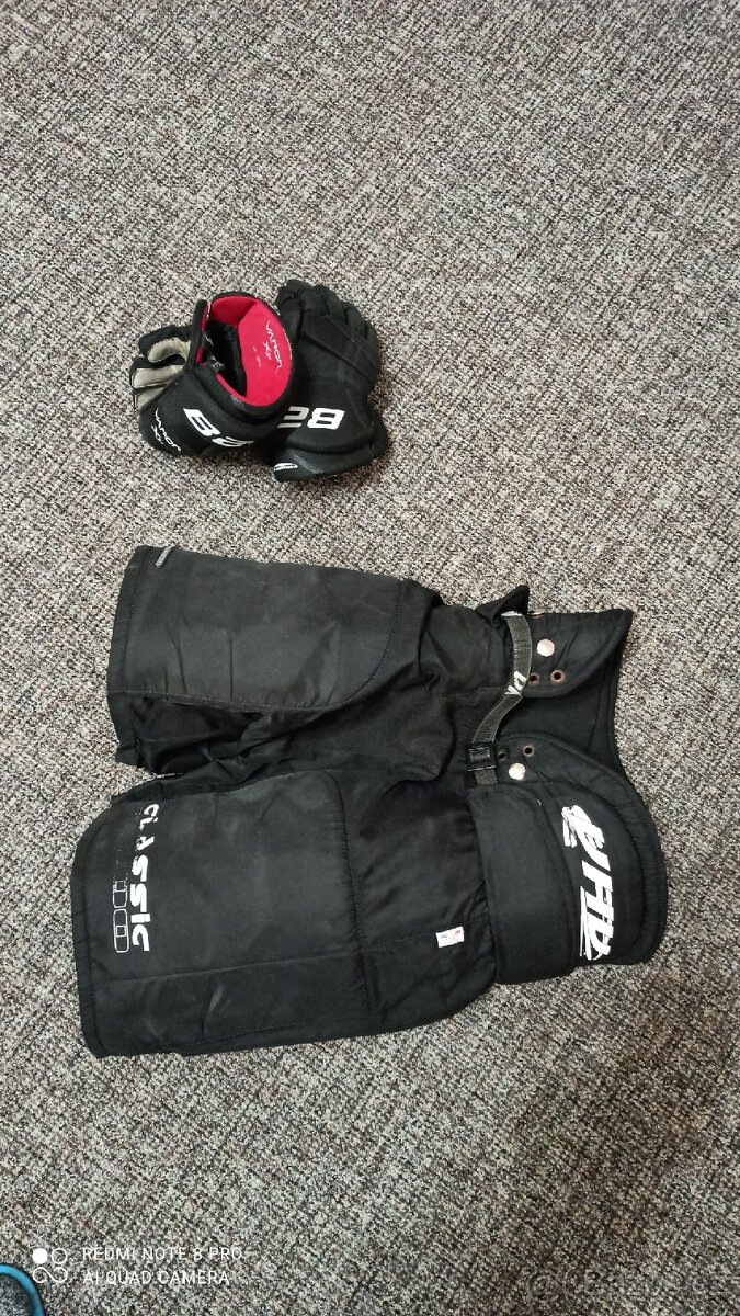 hokejové rukavice Bauer vel. 12, hokejové kalhoty VHV vel L
