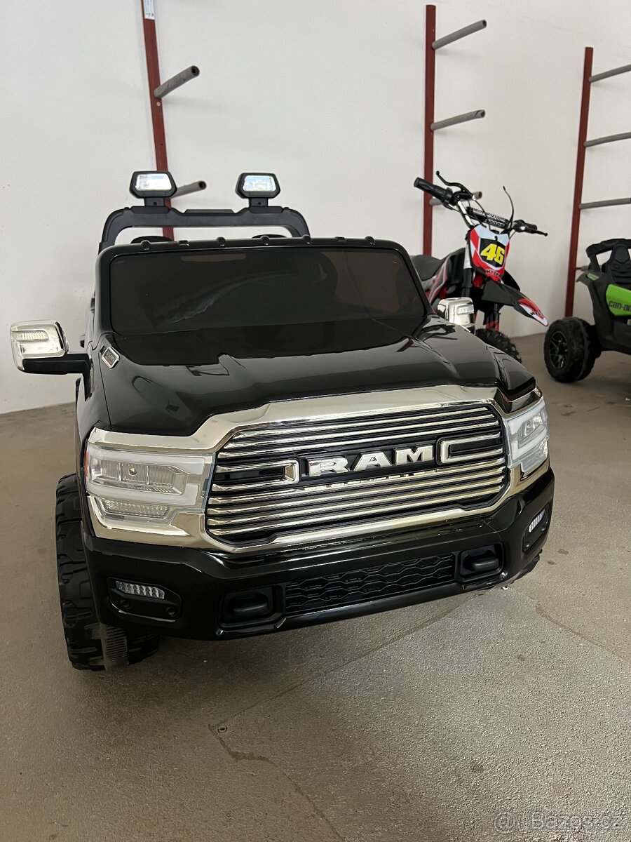 Dětský elektrický Dodge RAM 3500 - 400W