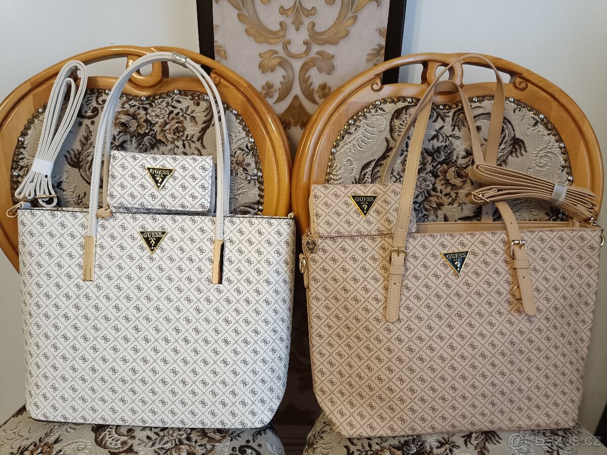 Kabelka Guess s peněženkou a odepínacím popruhem.
