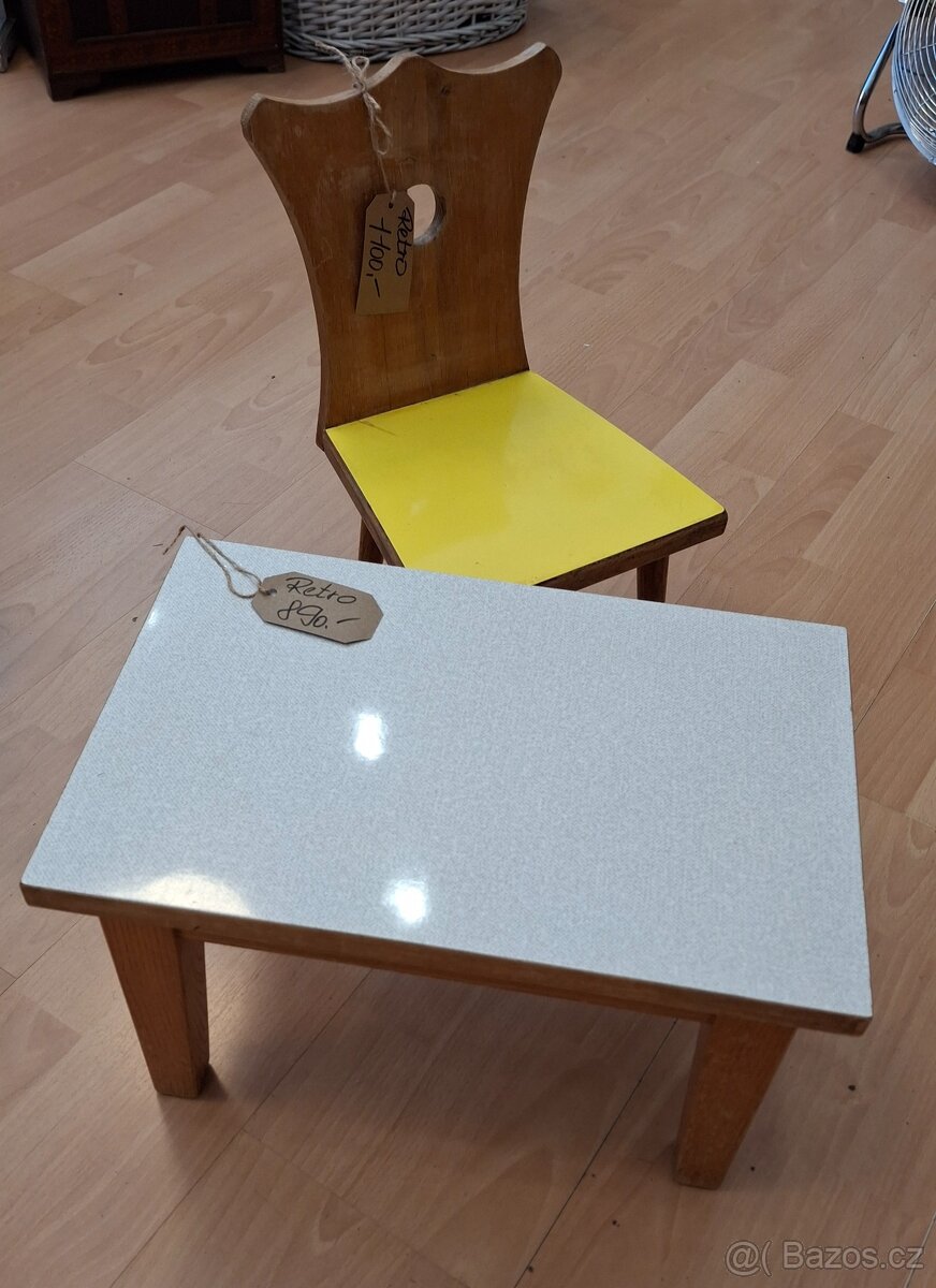 Retro malý dřevěný stolek a židlička