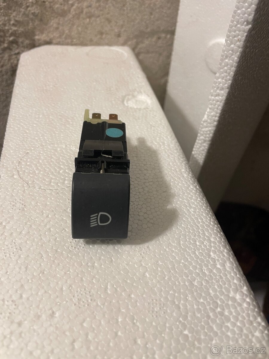 SPÍNAČ OBRYSOVÝCH SVĚTEL 6U0 941 503