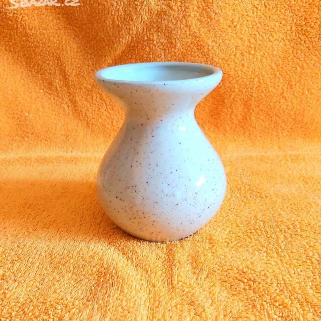 Keramická vázička