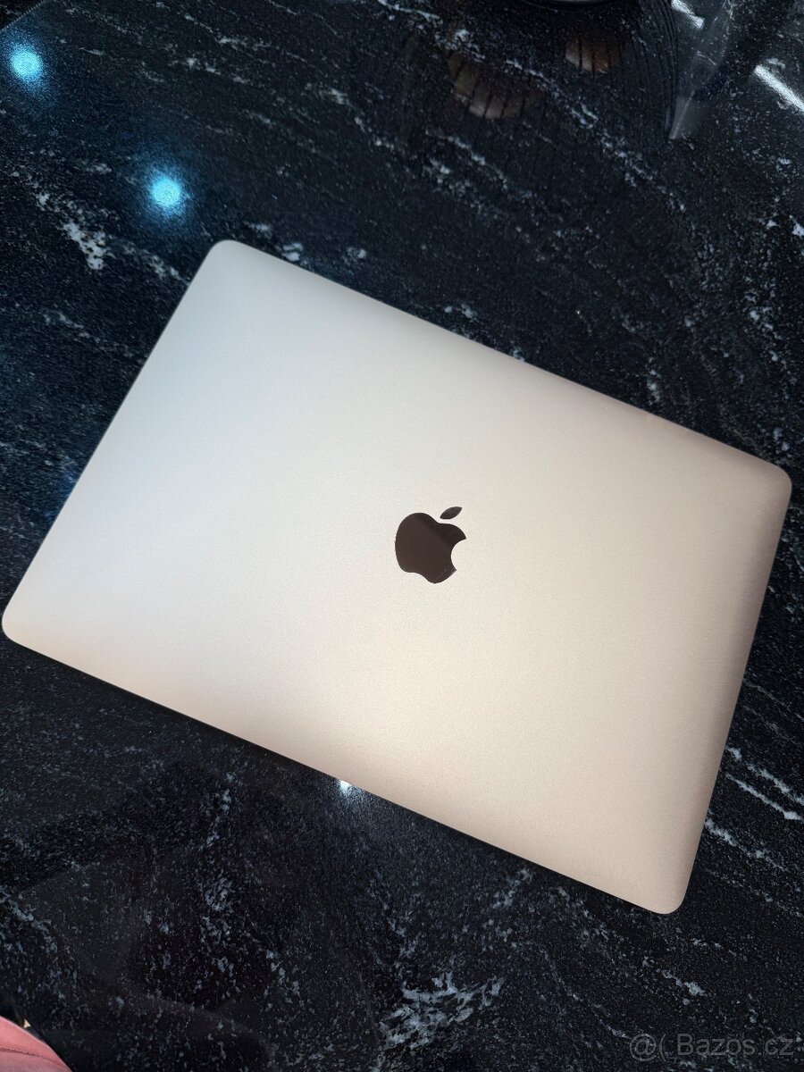 Apple MacBook Air zlatý 256